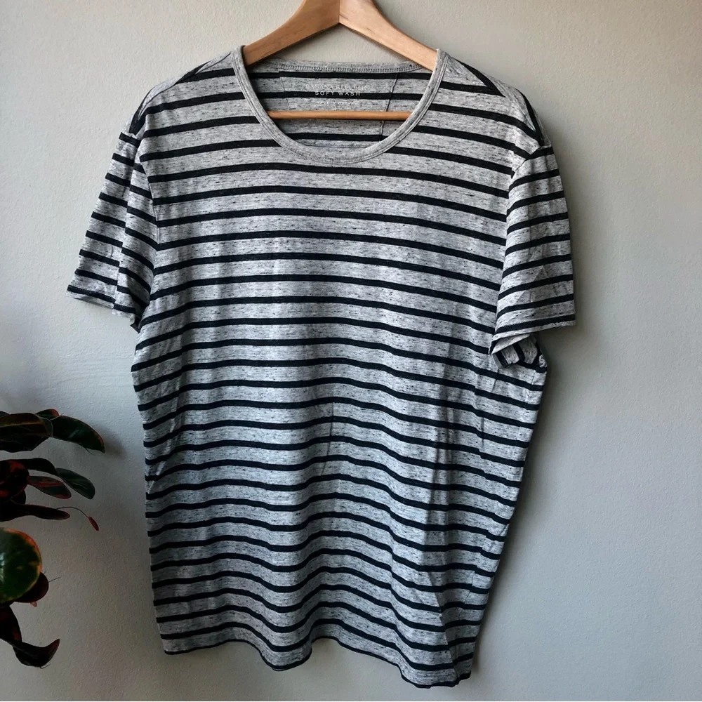 3/$25 BANANA REPUBLIC Men’s Striped 100% Cotton Soft Wash Gray Short Sleeve Tee